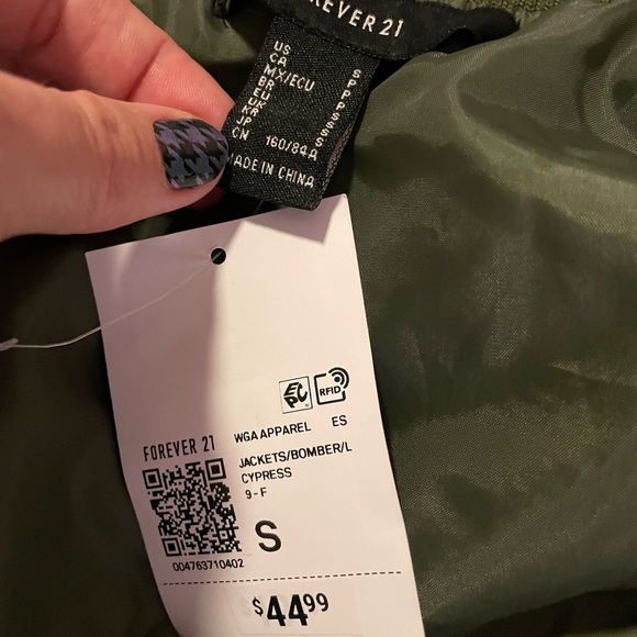 Cropped bomber jacket NWT (runs large) - Picture 4 of 5